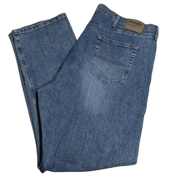 Wrangler Jeans Men 42x32 Authentics Straight Leg Regular Fit Blue Medium Wash - Picture 1 of 9